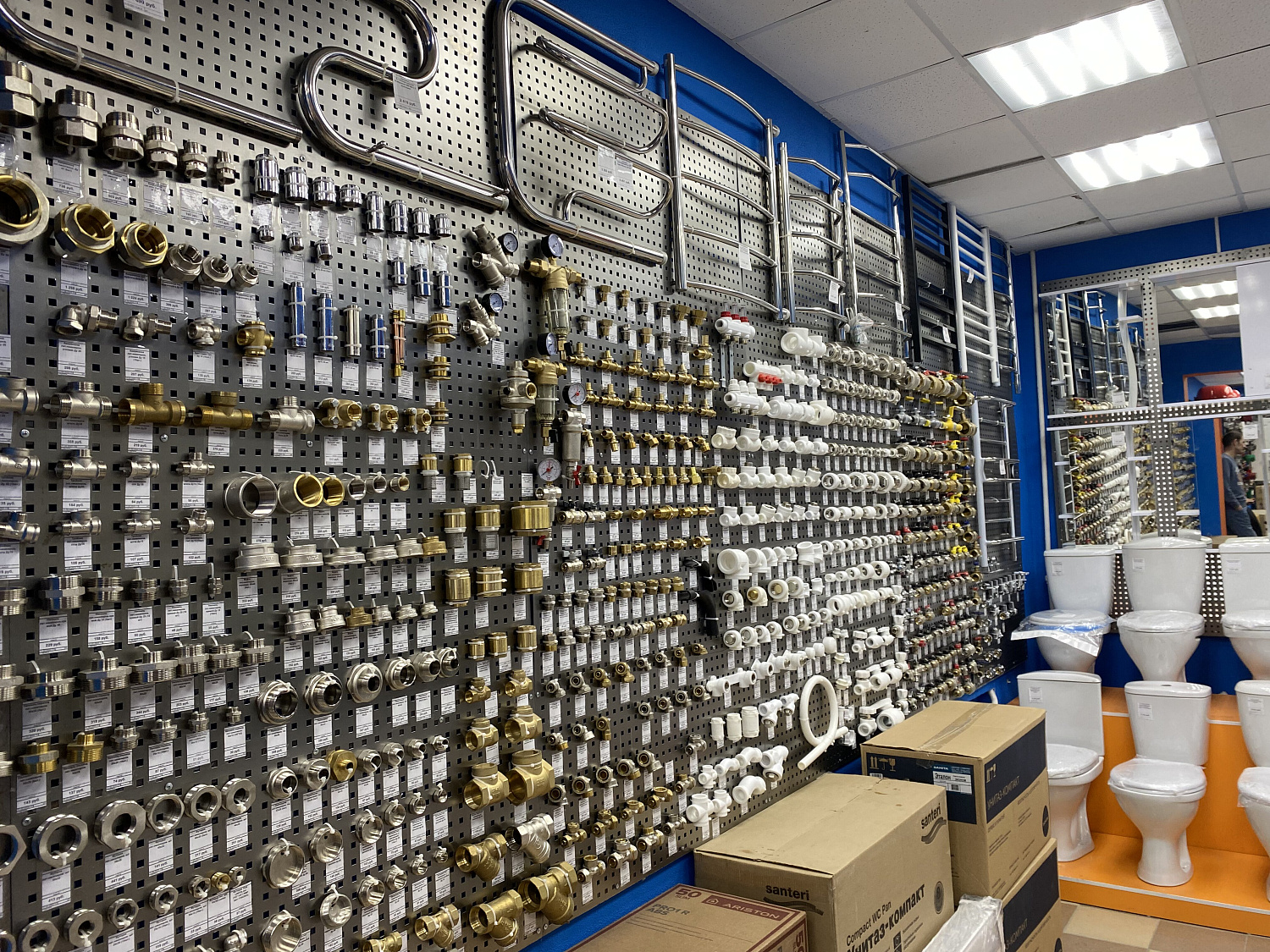 Обновленный магазин на ул. Зорге, 36!